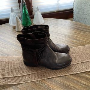 BORN Kenya Bootie, size 8.5M in grey peltro distressed leather.